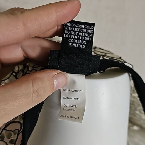 Torrid Black and White Lace Top Size 2 (2X) - Picture 6 of 8